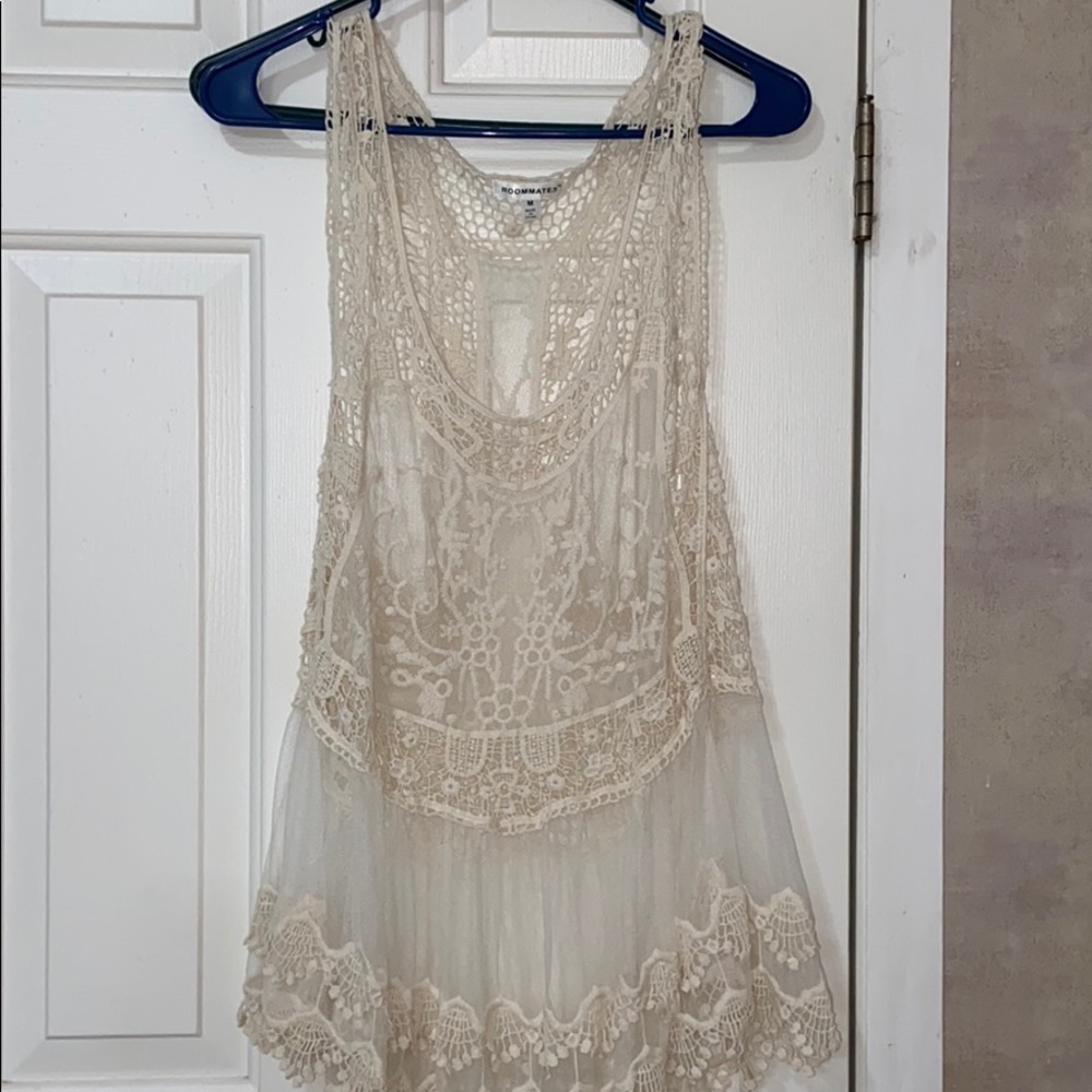 Lace top, it’s never been worn ..